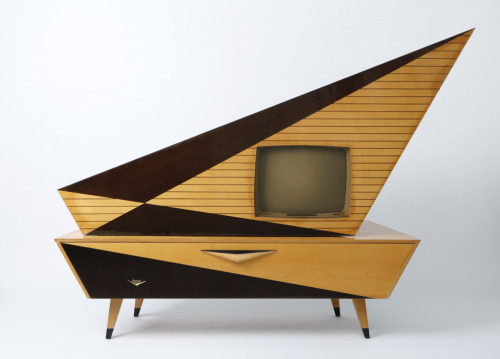 TV cabinet Kuba Komet 1223 SL, 1957. Made by Kuba Tonmöbel und Apparatebau, Germany. Photo: Die Neue