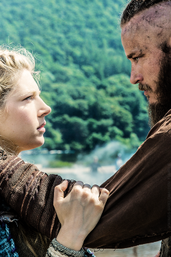  Vikings | 2.01 “Brother’s War” |