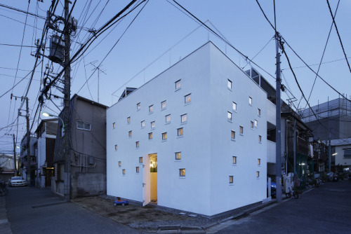 likeafieldmouse:  Takeshi Hosaka - Room Room (2011) The residents of Hosaka’s Room Room are a deaf couple and their two hearing-able children. The windows in its walls and ceilings serve as means of easy communication and visibility among the family.