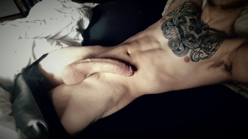 sprinkledpeen: Some new photos of this big-dicked hottie