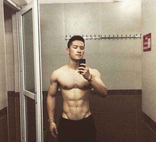 vietnamesegay:  Con cặc của hot face Ta tuan anh gym idol trên kenh14 năm 2016