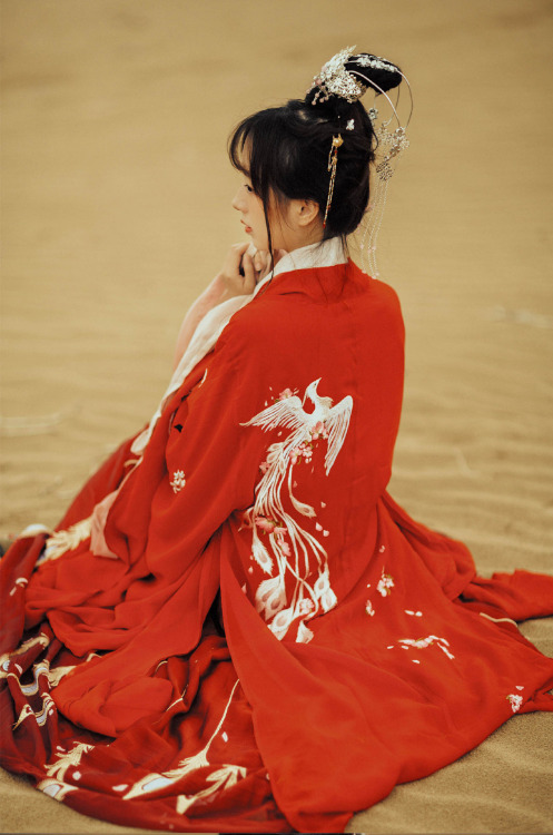 hanfugallery:theme-驼铃深处，凤兮云去，何叹归来路 | photo-疯子Charles | location-northwestern china | model-小狐狸黛