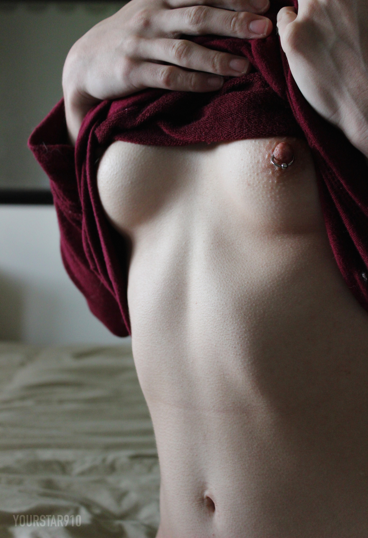 licentioushands:  yourstar910:  Peek-a-boo Happy 200 followers.  n the natural lighting