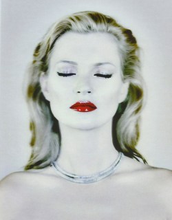 thebeautymodel:  Kate Moss photographed by Chris Levine using a Lenticular photography process.