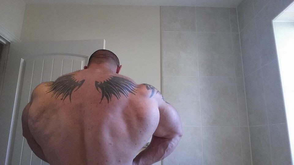 mivergon:  Descomunal macho musculado comoMe gustan a mi