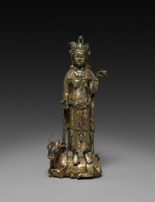 Maheshvara (Shiva) Standing on a Bull, Six Dynasties Period (317-581), Northern Qi Dynasty (550-577)