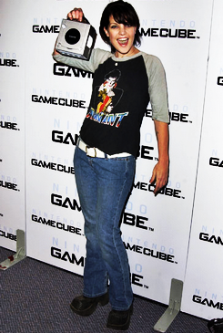 heavenlyperrette:  Pauley’s Appearances || 2002 Nintendo Goes Platinum! –