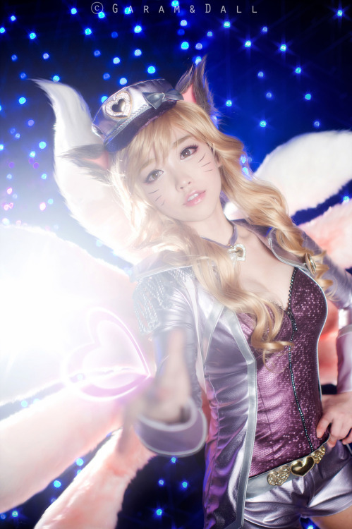 vandariwuuuuutcosplay:  Character: Popstar Ahri  Game: League of Legends CN: Tomia Tomia’s blo