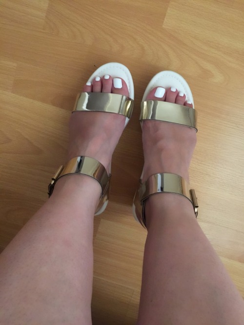 XXX exoticplusmodel:  Cute shoes and toes 👣😍💦😩 photo