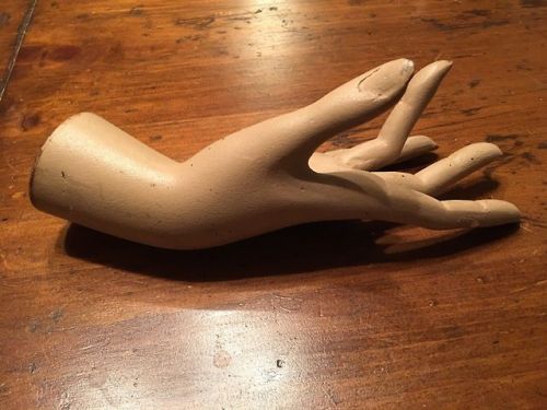 OLD MANNEQUIN HAND
