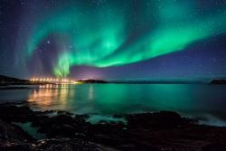 bobqdevil:  sagansense:   Photographer Joris Kiredjian captures spectacular night skies  via staceythinx  One of the many perks about where I live. Though not quite that far north 