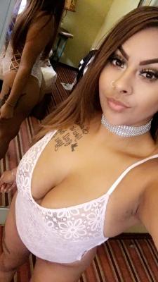 latinashunter:  Sexy Busty Thick Mami. Pt.