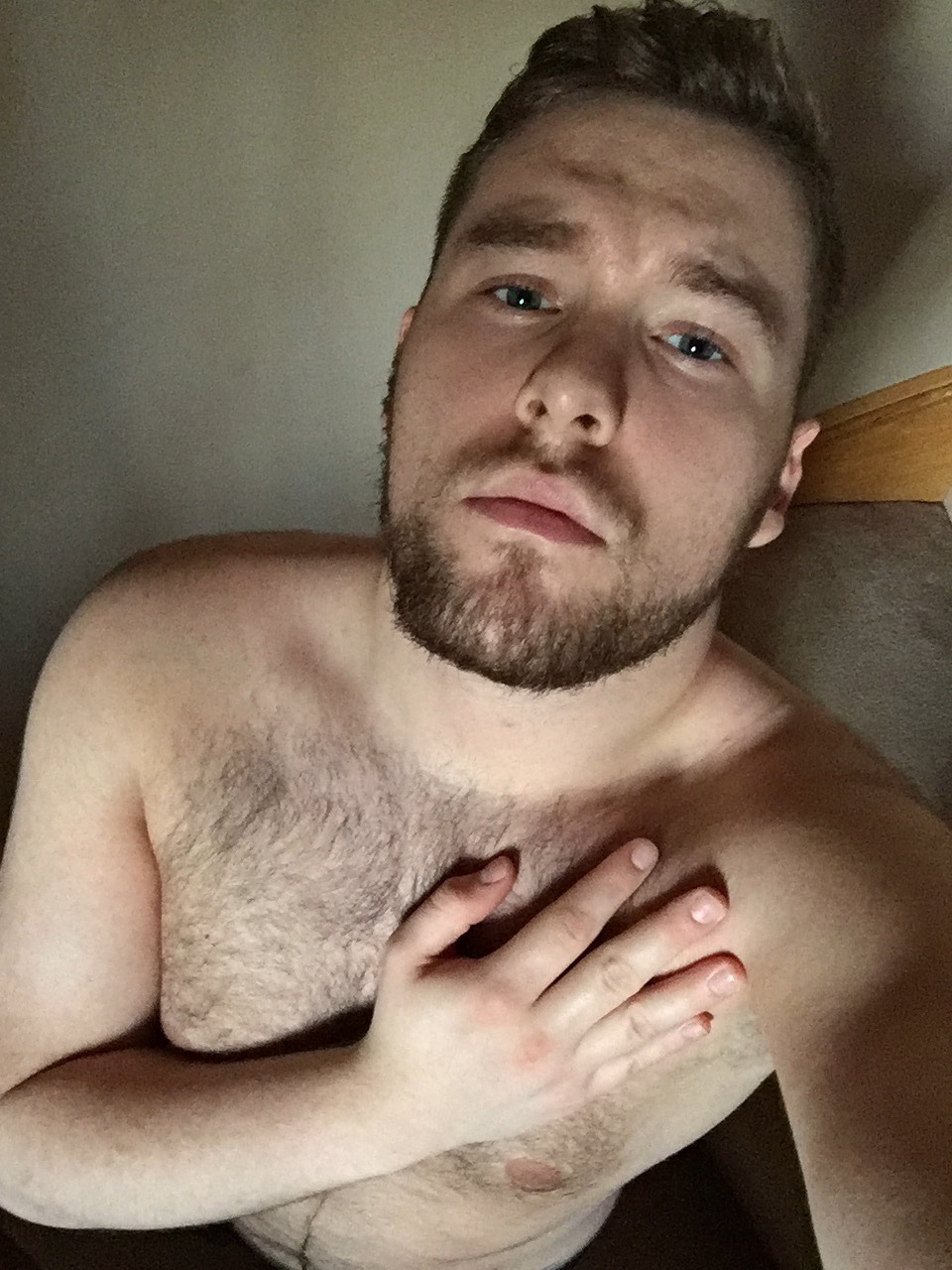 lighth0me:  Need some lovin 