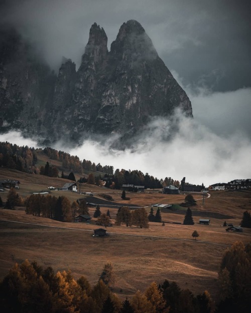 Sex utwo:  Dolomites italy © A. Jayashankar pictures