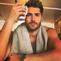 nickbatemanfan:  @nick__bateman: V e g a s 