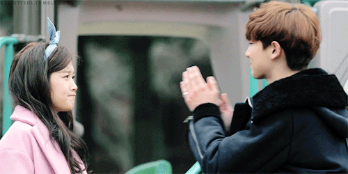celestyeol: how chanyeol keeps his girl warm ;u;