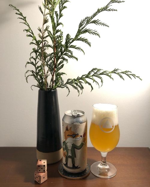 Closing off the holidays with the Phantasmic Mr. Fox - soft IPA with magical phantasm. Another delicious collaboration. Cheers!
.
.
#giftbeer #oregon #craftbeer #beerfortheholidays #beerpics #beerbuddies #beerjoy (at Nanaimo, British...