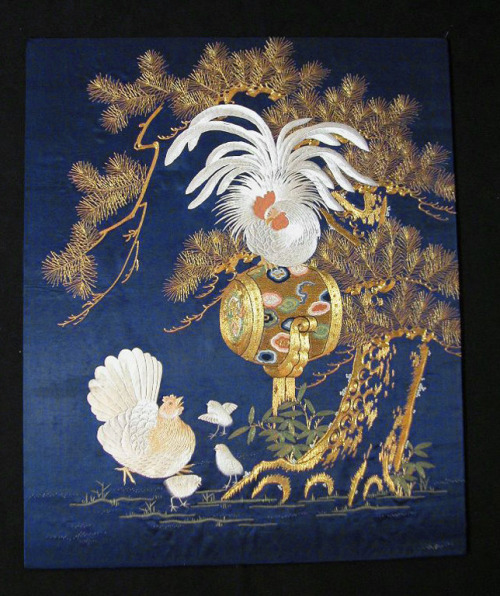 yorkeantiquetextiles: Fukusa, 19th century, Japan SIlk, satin weave; embroidered with silk and gold-