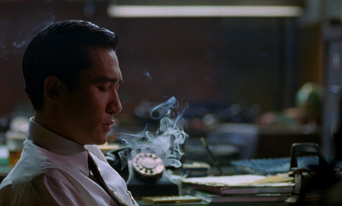 ‘花樣年華’ (In the Mood for Love), Wong Kar-wai (2000)It is a restless moment. She has kept her he