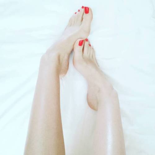 #feetgoddess #feetporn #feet #toes #spoil #soles #legs #fetish #footfetishnation #feetfetish #stopy 