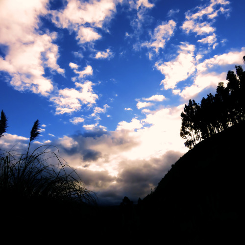 inspirehaisell:  Out of the Blue (Into the Black) por Simon Haisell