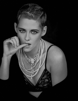 dailyemsten:kristen stewart photographed