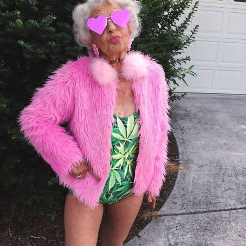 thespookybisexual: dwnsy: the cooooooooolest grandmama in the world, our 88-year-old Baddie Win