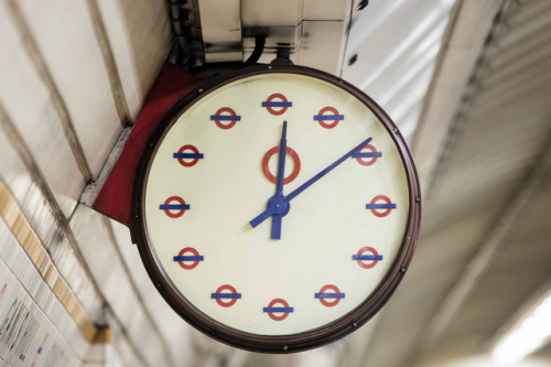 Clock, Gants Hill Tube Station