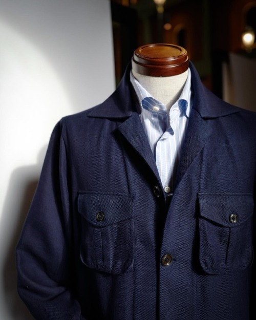 lastandlapel: Apart from the pockets, the interesting designs on this @100hands Traveller Jacket is 