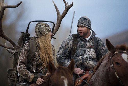 son-of-blackpignotebook: thegreenwolf:  Photo Shoot with a 15-Year-Old Elk Hunter Challenges Photogr