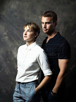 fuckyeahdamose:Theo James and Shailene Woodley photographed at the 2014 San Diego Comic-Con by Micha