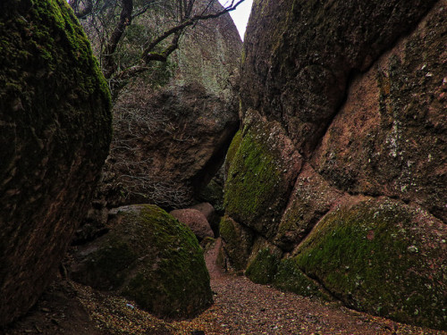 90377: through the rocks by glacierman on Flickr.