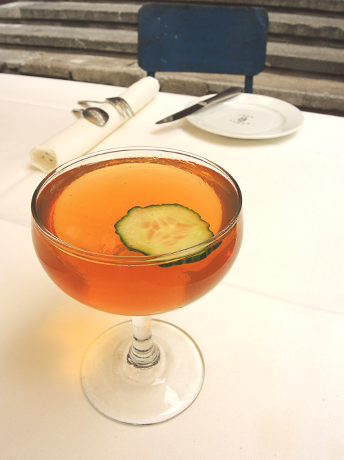 Start your weekend right… For instance with a “Cobble Hill” with Rye Whiskey, Noilly Prat Dry, Amaro Montenegro and cucumber. Cheers!