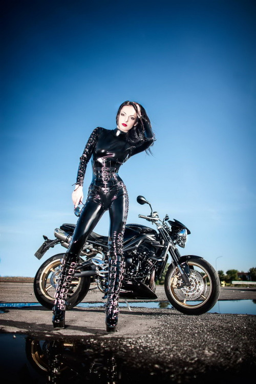 biker-queens:  Biker Queen