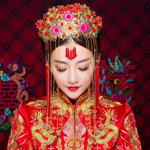 chinoiserie-mademoiselle: Traditional Chinese wedding headpieces (Part 2/2) I love these headdresses