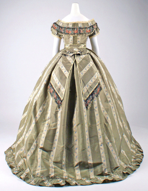  Ensemble.Date: Ca. 1865Culture: BritishMedium: Silk