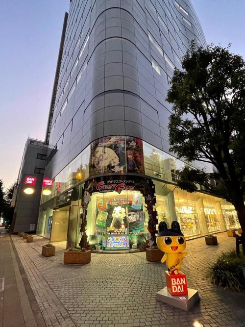 tamapalace: current window display at Bandai HQ in Japan