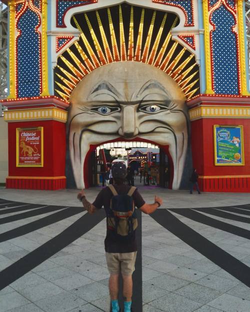 Luna man @tmangan11 #lunapark #fuckinbackpackers #tourists #kindof #aussietourguide (at Luna Park Me