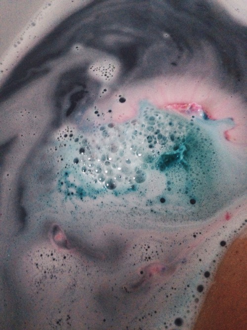 unsinnlos:  I took a bath in unicorn poop today and now my body is full of glitter