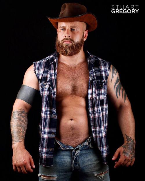 mydaddymen:Ben Brown Sure would love to see him do some porn as the hot bear he&rsquo;s grown up to 