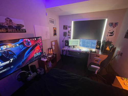 dorm music production & chill station