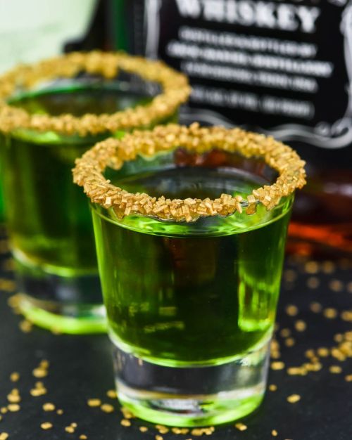 Lucky Leprechaun Shots !Ingredients:2 tablespoons corn syrupgold sprinkles4 ounces whiskey4 ounces a