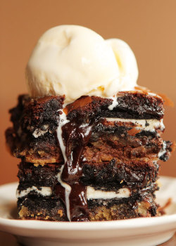 countrygirl2136:  mossyoakmaster:  countrygirl2136:  Slutty brownies😍😵  Omg that looks delicious! countrygirl2136 lets get some of these 😍😍   Orrrrr we make em that way they’re warm and gooey🙌🏼😏😍 mossyoakmaster  Ok that sounds