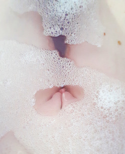 brattygingerprincess:Pink bath for this princess 💖💖💖