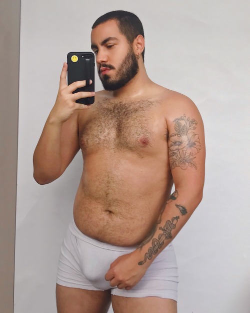 beardedhairyguybr:Really into eating and working out right now, I would love to be