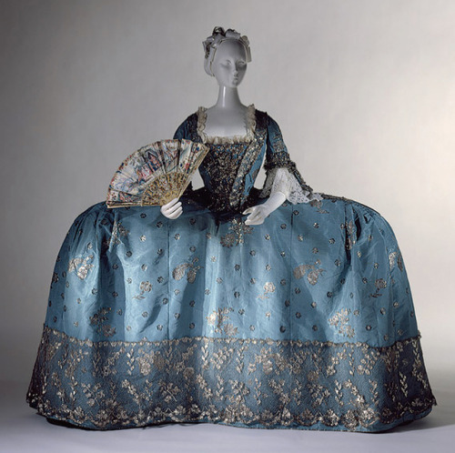 defunctfashion: Court Gown | c.1750 —In the eighteenth century, formal dress was so closely as