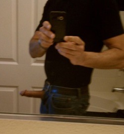 dilfhunter21: Love when the married daddy down the street sends me pics