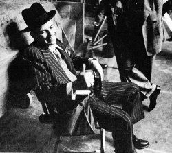 dinomartins-blog:  Frank Sinatra on the set