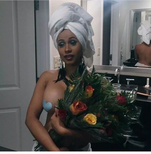 jaycooleyy:  Cardi B