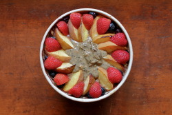 sweeterthanabumblebee:  Strawberry peach baked oatmeal with seven nut &amp; seed butter. 